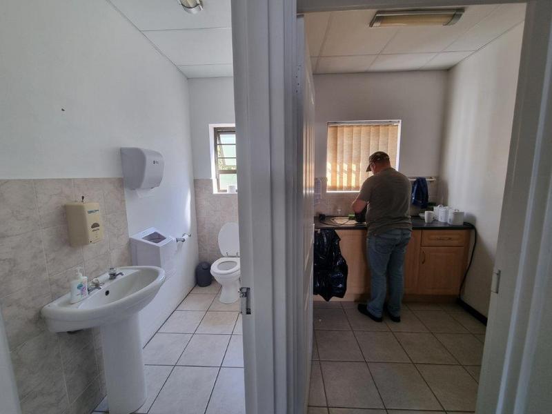 To Let commercial Property for Rent in Newton Park Eastern Cape